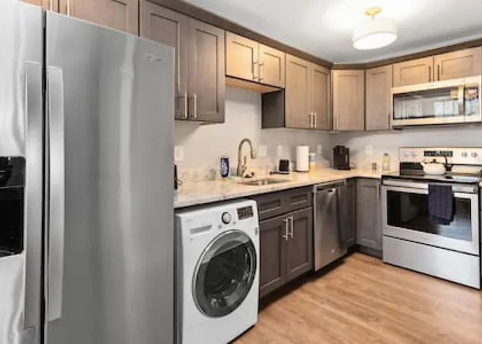 Your Cozy 2-Bedroom Midtown