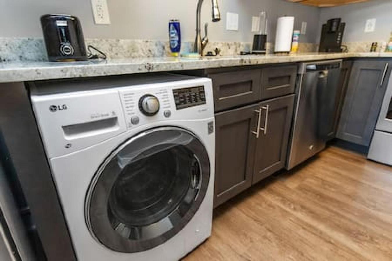 Your Cozy 2-bedroom Midtown Apartment